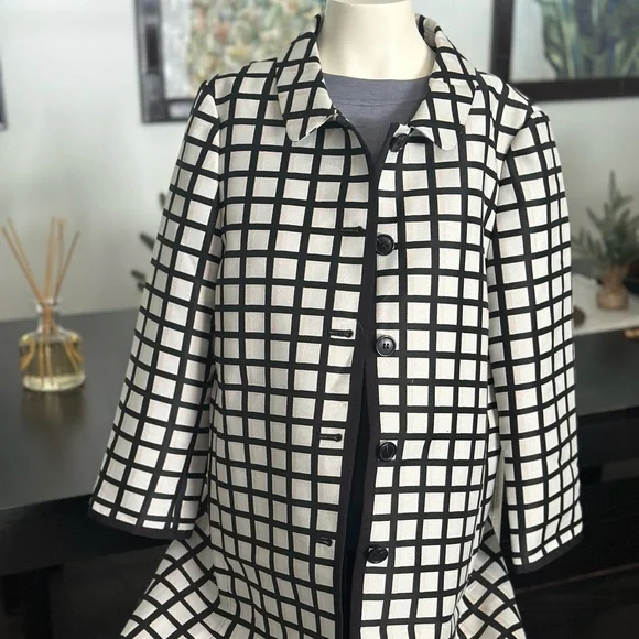 Ann Taylor Top Coat. Women Size Medium. - Picture 2 of 6